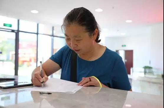 眼健康守護(hù)者據(jù)說喝過好視力原液的人，都....