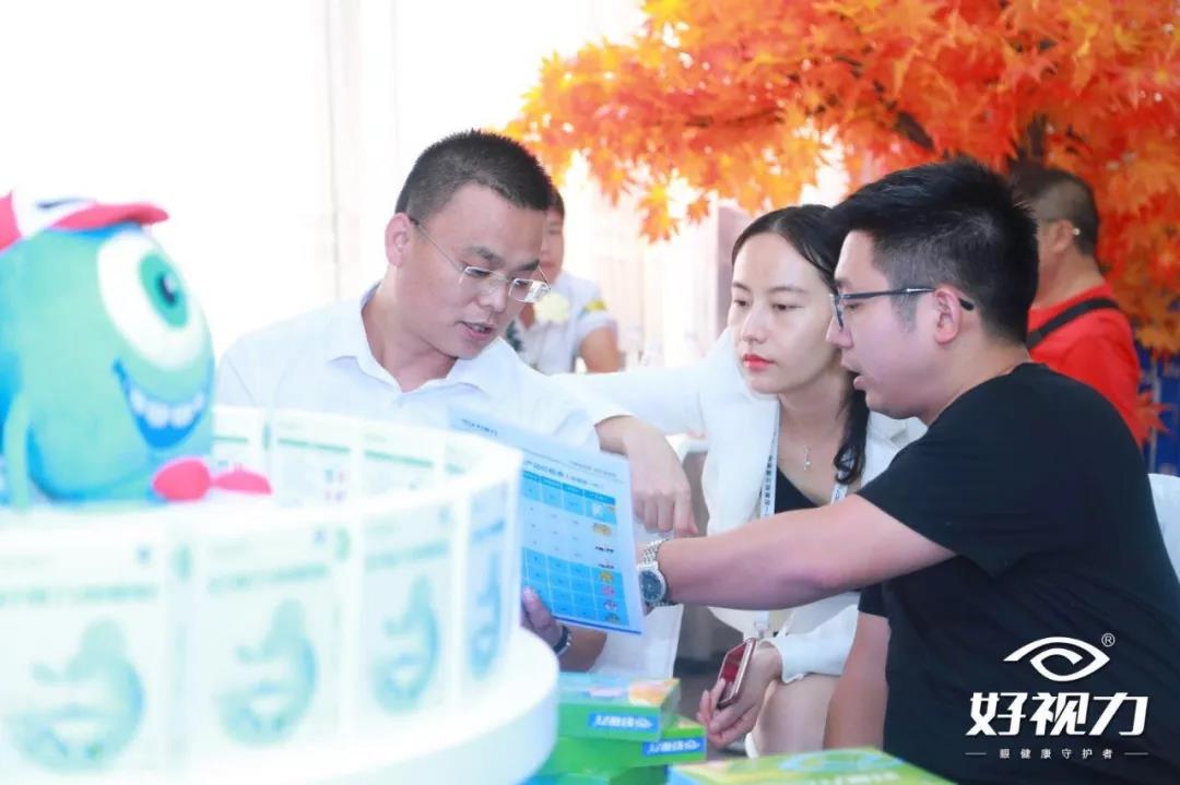 眼鏡店的機(jī)會(huì) 眼貼產(chǎn)品成為北京眼鏡展的“黑馬”