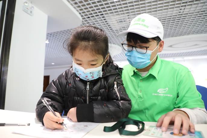 科學(xué)防控近視，共筑光明未來(lái)|科普公益活動(dòng)走進(jìn)溫醫(yī)大眼健康科普館鄭州分館